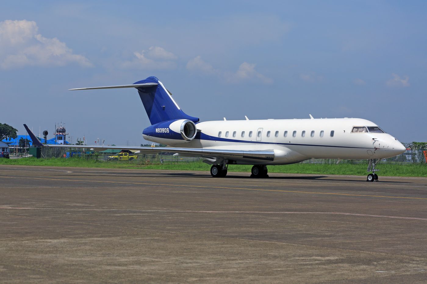 Jet privé sur un tarmac